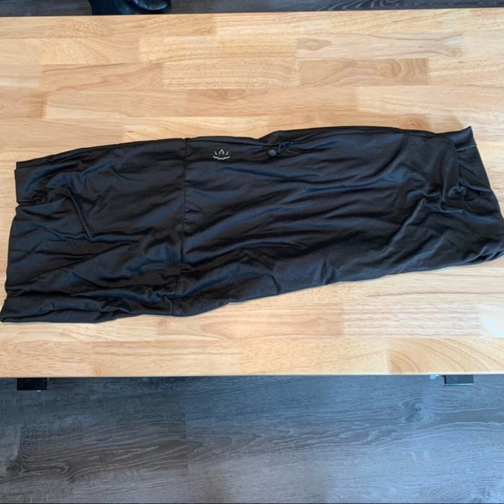 Beyond Yoga Black Infinity Scarf with zipper pocket - Picture 2 of 9